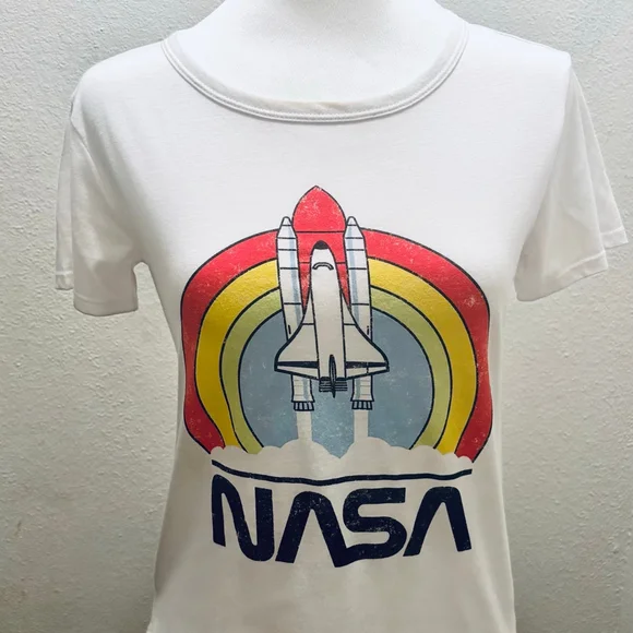 NEW NASA Space Shuttle Graphic Short Sleeve Tee (NWOT) - Picture 5 of 8